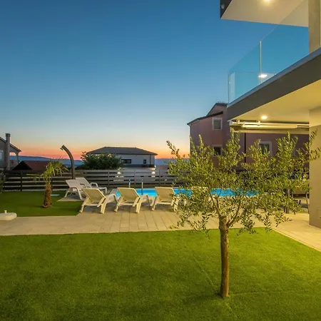 Villa Andrea With Heated Pool