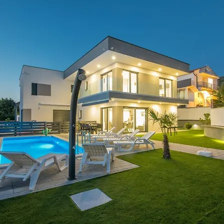 Villa Andrea With Heated Pool *