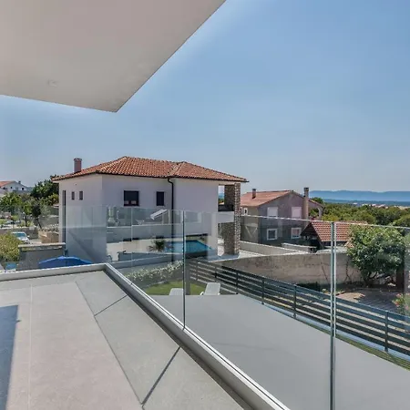 Villa Andrea With Heated Pool Malinska