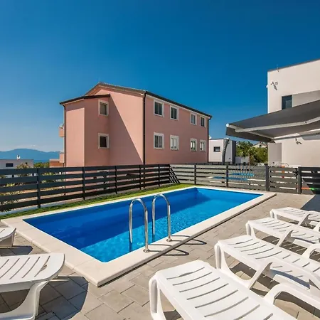 Andrea With Heated Pool Villa *